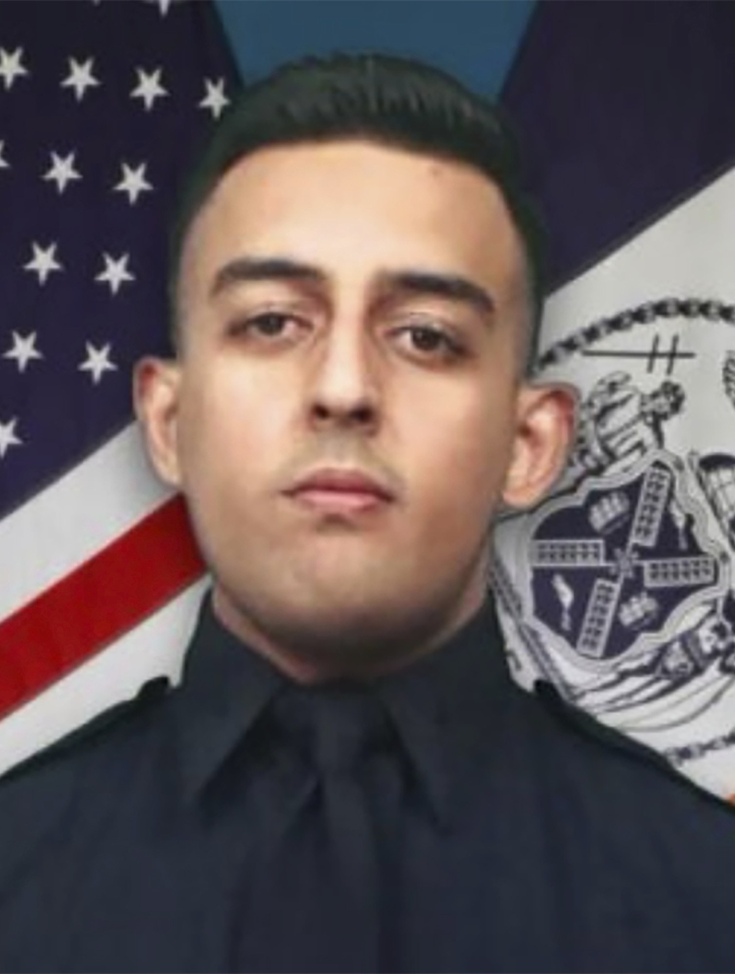 Off-duty New York City police officer shot in robbery dies