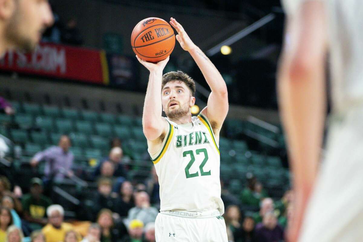 Siena graduate guard Andrew Platek takes a jumper in the first half of Thursday's MAAC quarterfinal against Niagara.