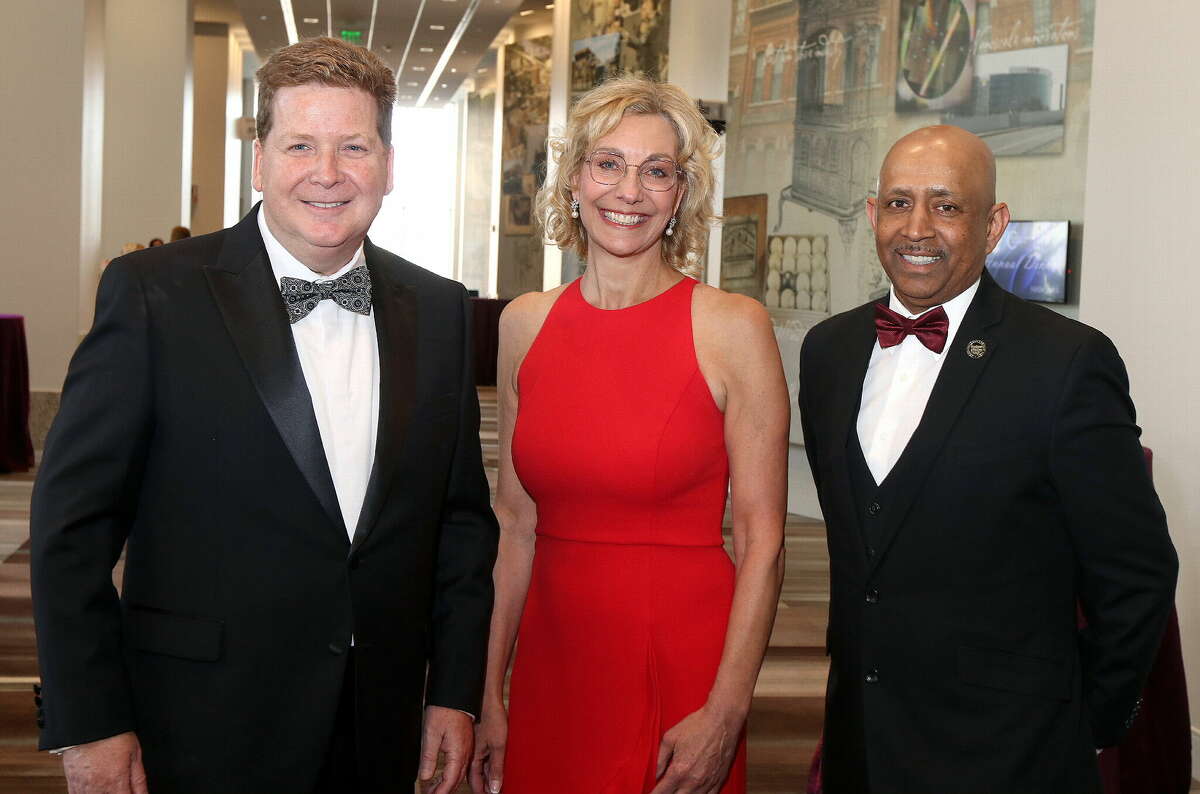 Were you Seen at the Annual Dinner of the Capital Region Chamber of Commerce at the Albany Capital Center on Thursday, June 15, 2023?