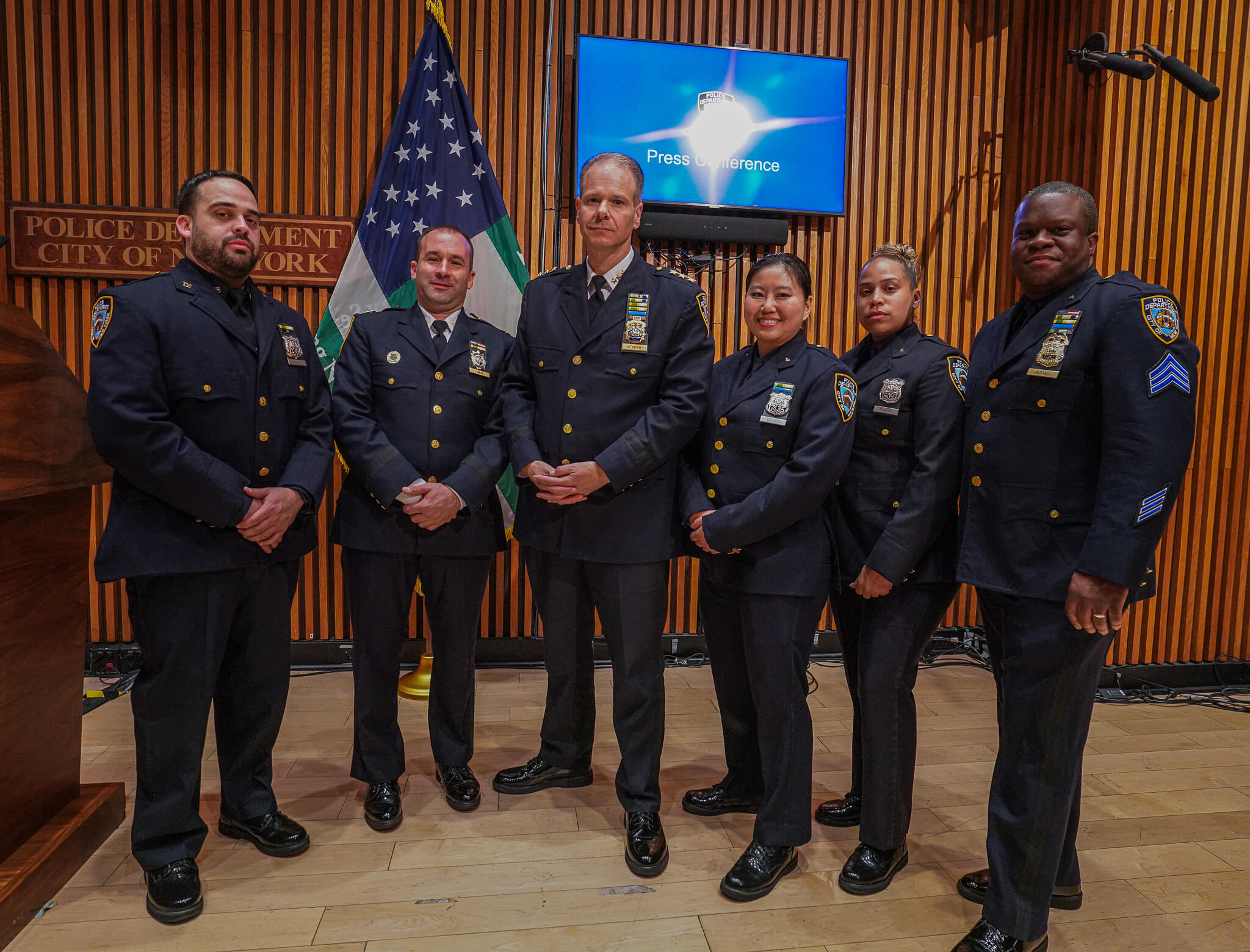 NYPD officials honor transit cops who arrested subway stabbing suspects