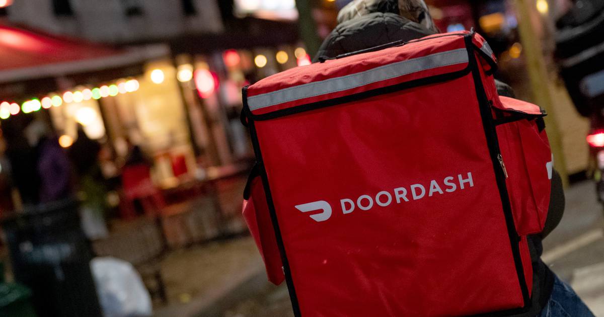 Door Dash, Uber sue NYC to halt minimum wage increase for deliveristas