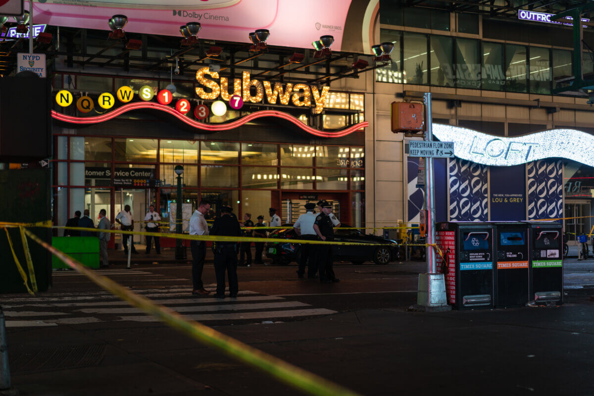 3 Teens shot in Times Square following dispute, gunman remains at large: NYPD