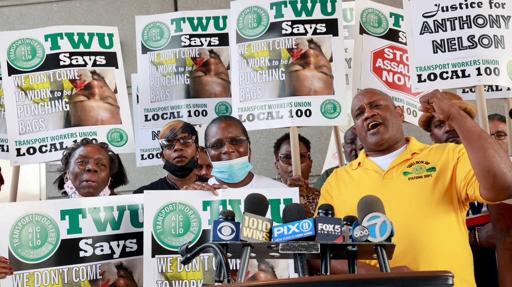 Robert Kelly, vice president of stations for TWU Local 100, is pictured outside Bronx Criminal Supreme Court on Aug. 15, 2022. Lisa Nelson, the mother of MTA worker Anthony Nelson, is pictured next to Kelly. 