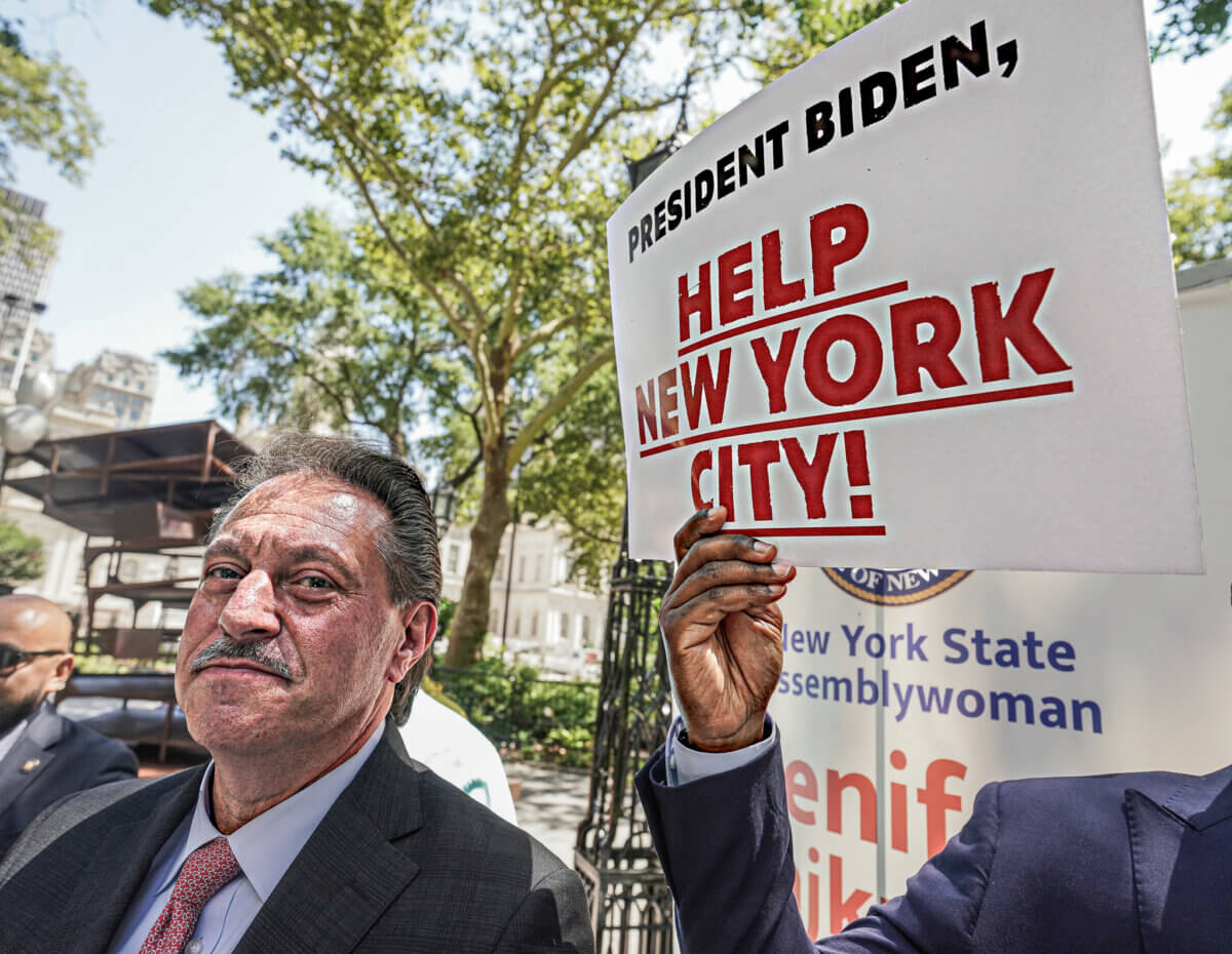 ‘Running out of resources’: Pols rally at City Hall Park for federal aid toward migrant crisis