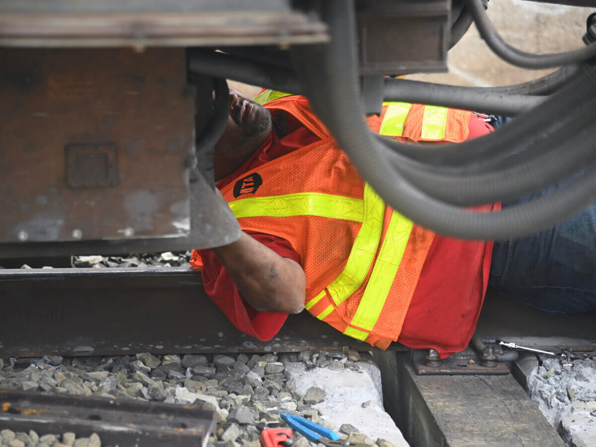 MTA workers repair tracks after Queens LIRR derailment