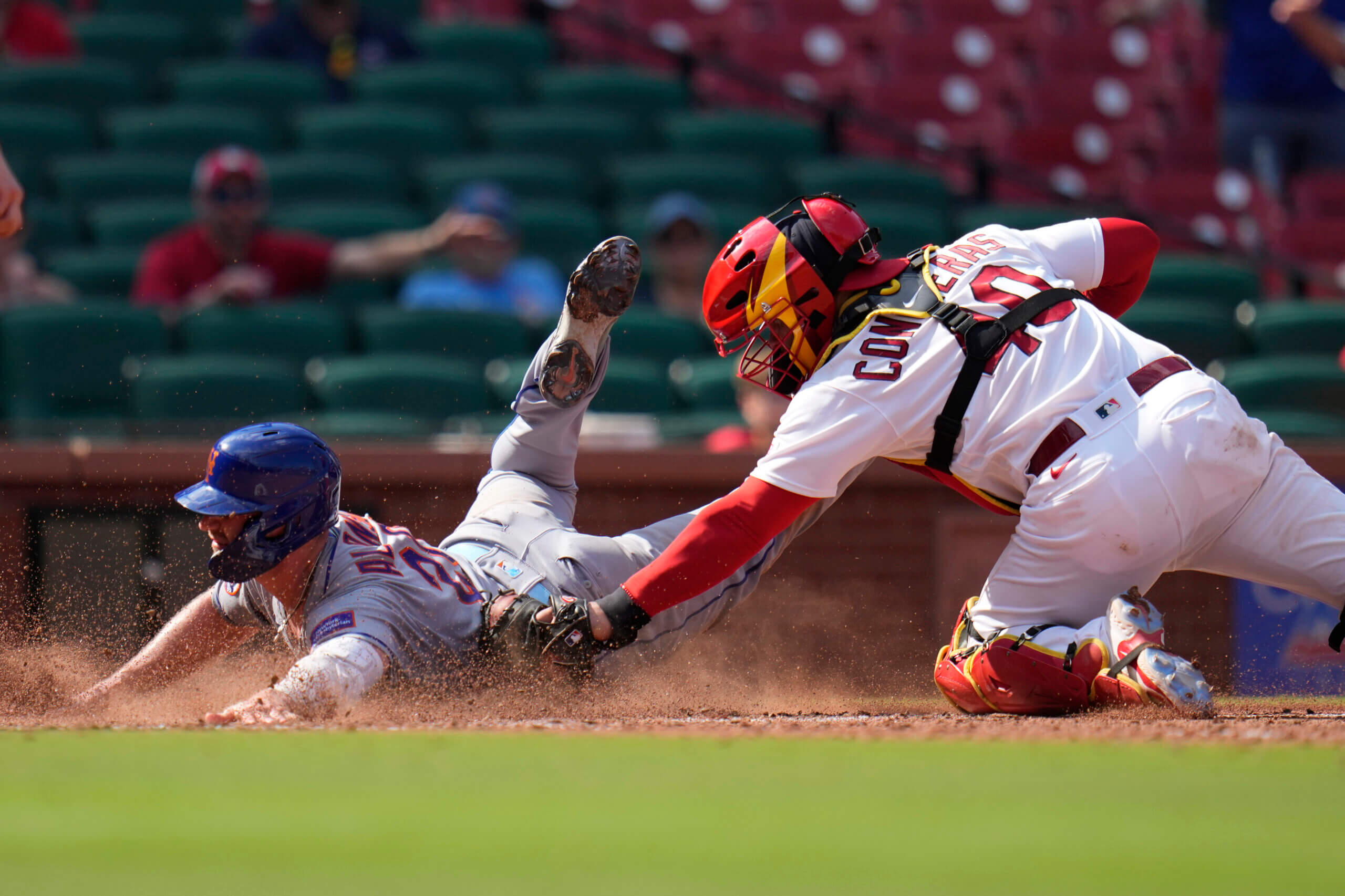 Mets Pete Alonso tagged out at home plate