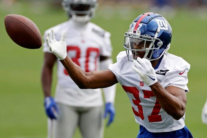 Giants have rookie surprise in Tre Hawkins