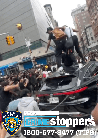 Cops looking for teens who trashed cars during Union Square riot