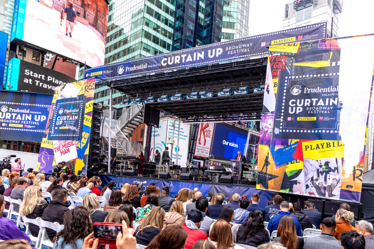 Curtain Up Broadway Festival returns to Times Square this weekend for amazing free performances from the Great White Way