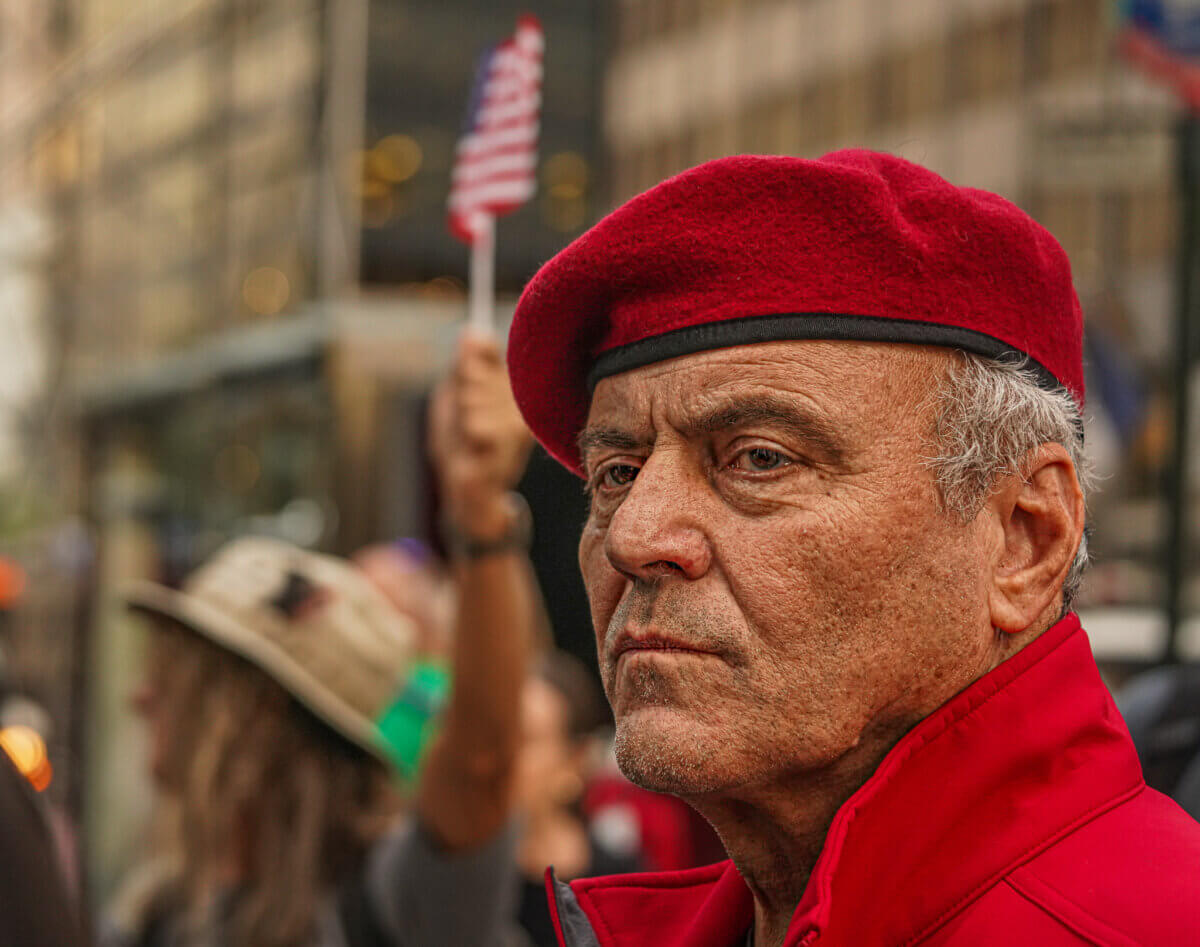 Sliwa attempts to disrupt Mayor Eric Adams’ fundraiser with Midtown protest