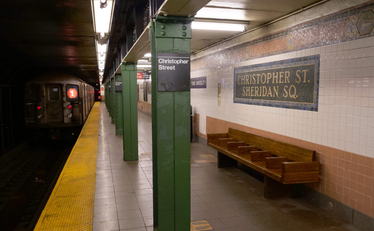 West Village subway station slashing leaves man seriously wounded: cops