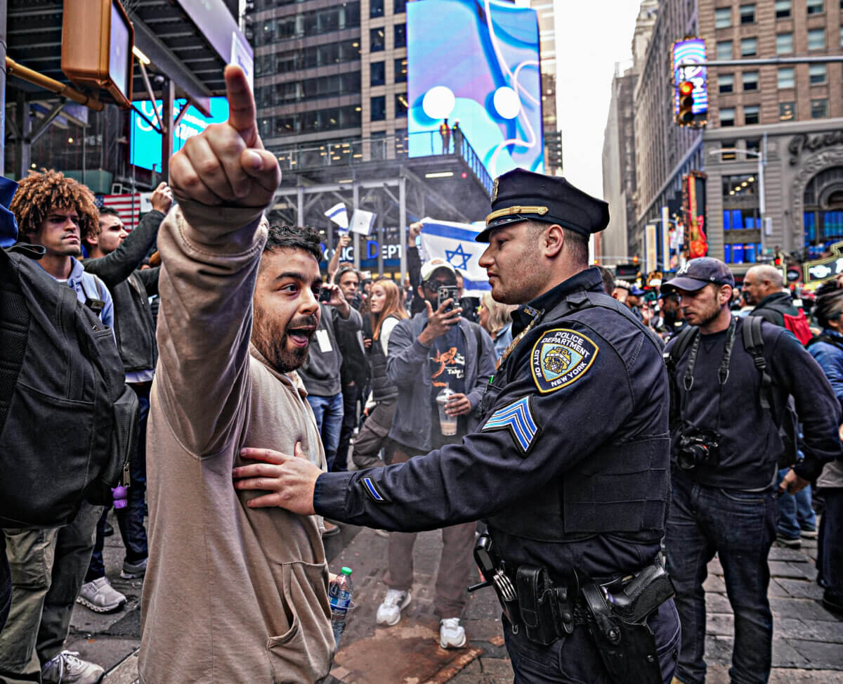 Three arrested in Sunday’s large-scale Palestine and Israel protests