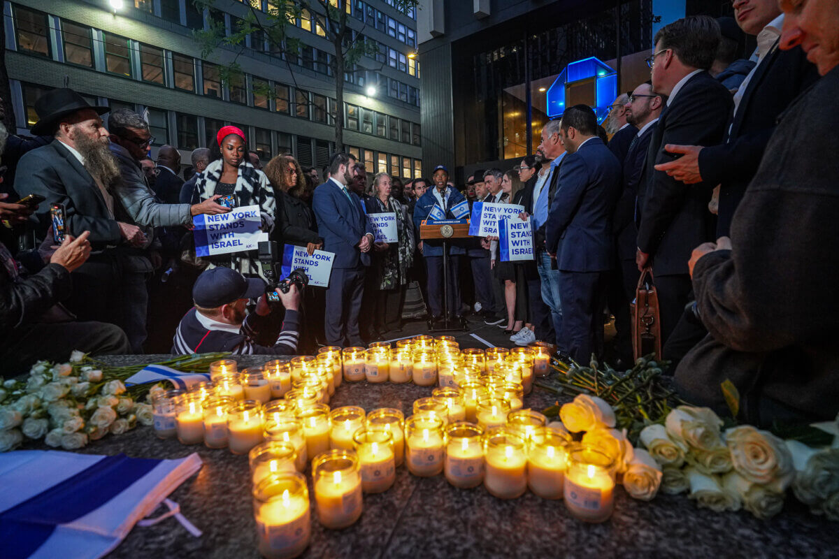 At vigil for Israel terrorist attack victims, Mayor Adams denounces pro-Palestine protests