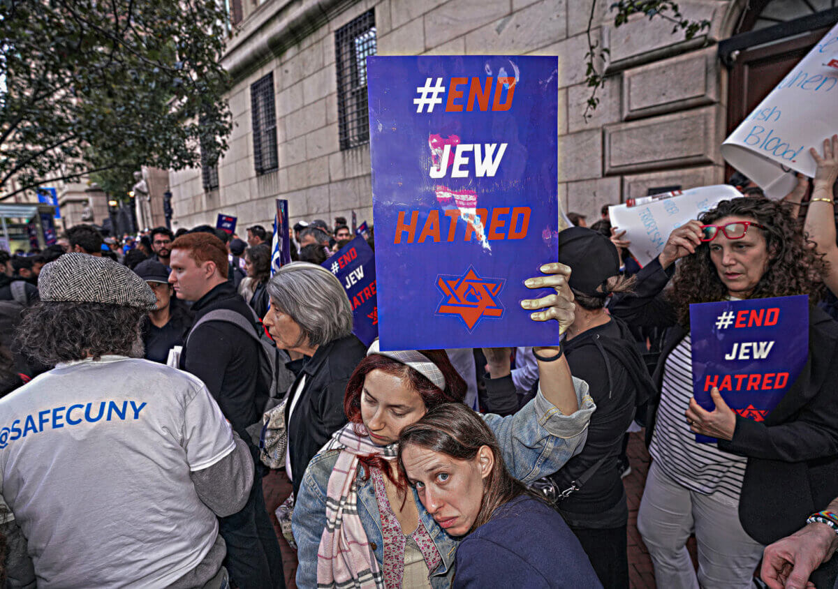 War in Israel | Students protest alleged antisemitism at Columbia University