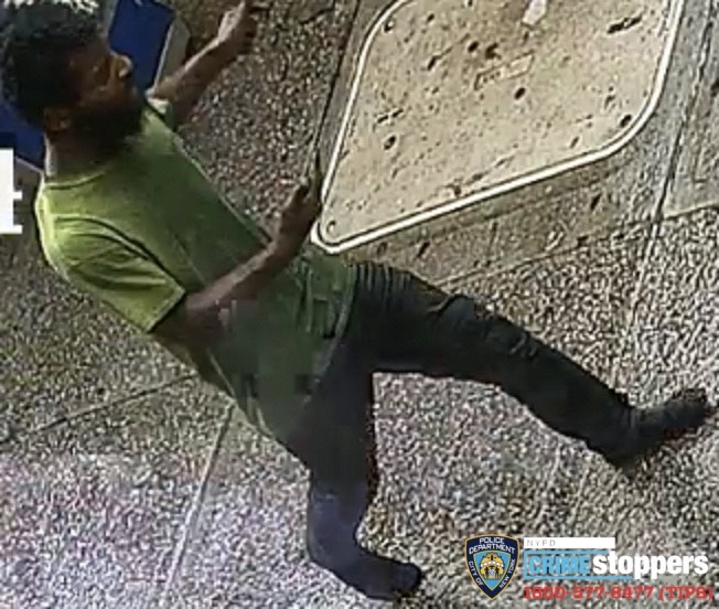 Police looking for man who shoved and injured woman, 89, in Brooklyn Heights