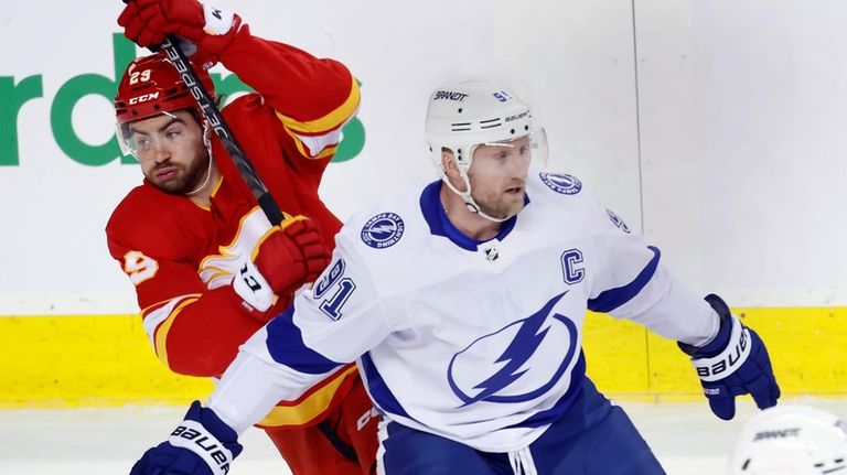 Tampa Bay Lightning center Steven Stamkos (91) tries to defend...