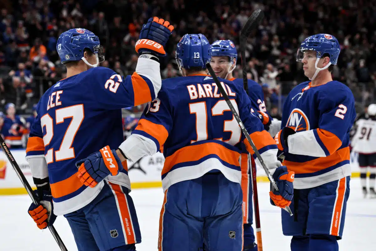 Islanders Barzal Blue Jackets