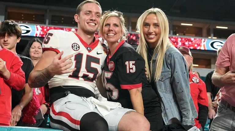 Georgia quarterback Carson Beck (15) sits with his mother Tracy,...