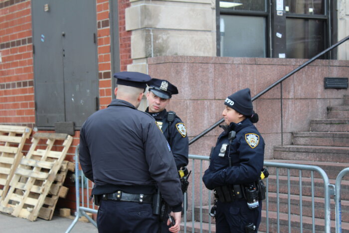 police at chabad hq