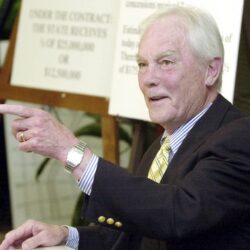 Orleans Parish District Attorney Harry Connick Sr., answers a question during a news conference in New Orleans in 2001.Photo: Bill Haber/AP