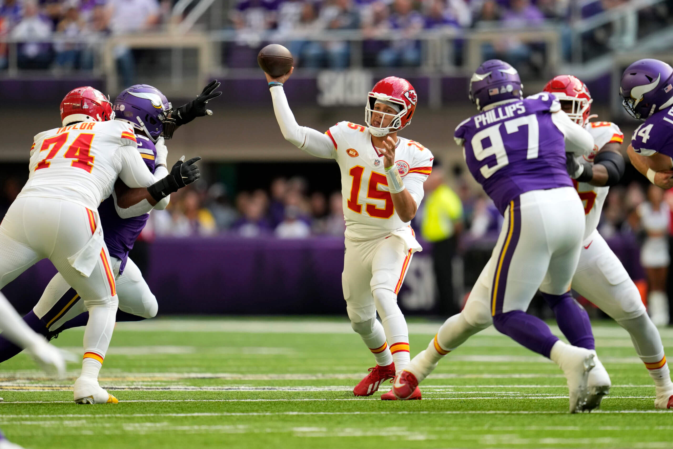 Patrick Mahomes Chiefs TNF Broncos