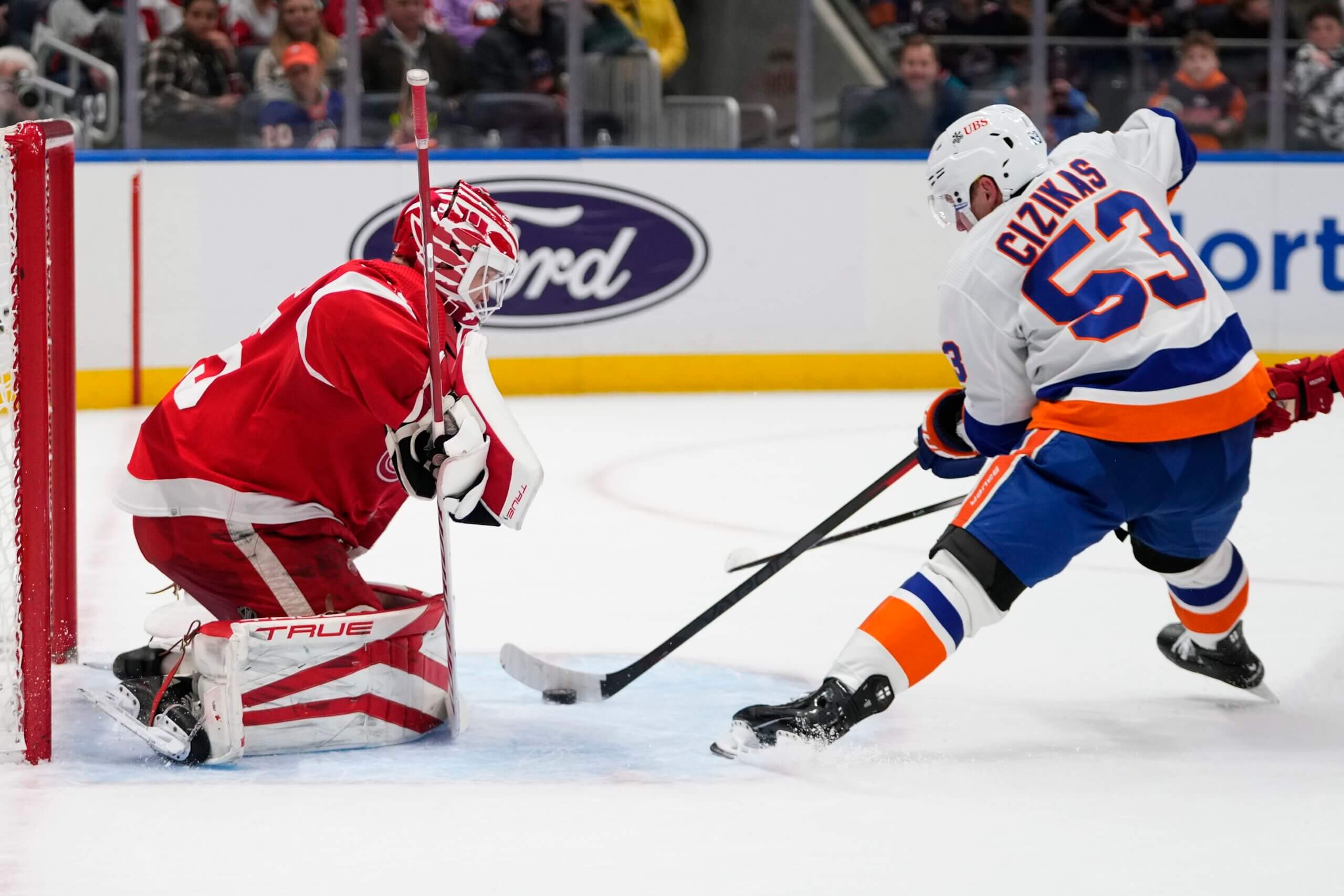 Casey Cizikas Islanders