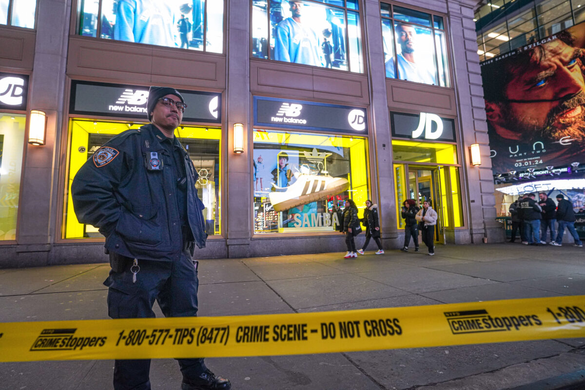 Officer at scene of Times Square shooting