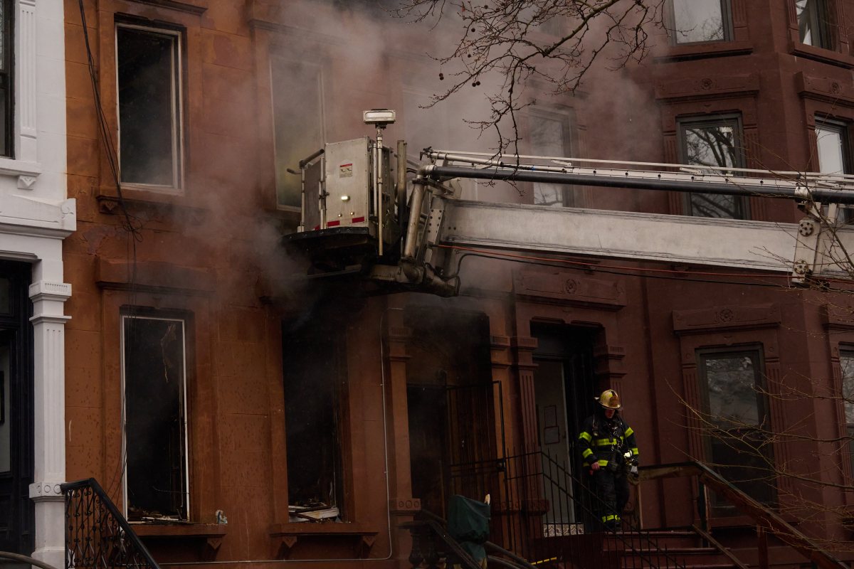 fdnybrooklynfire03252024_1