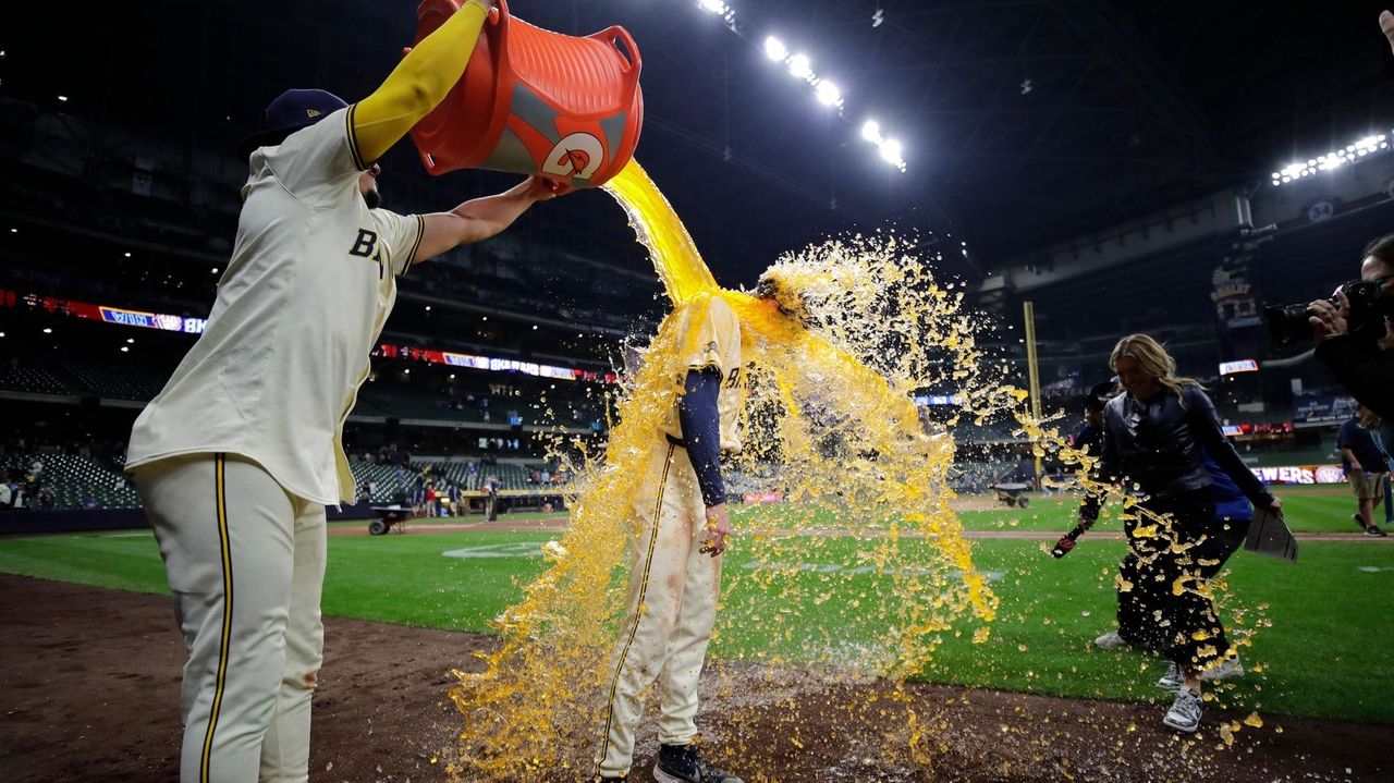 Adames powers Brewers past Rays 8-2. Uribe and Siri at center of wild brawl