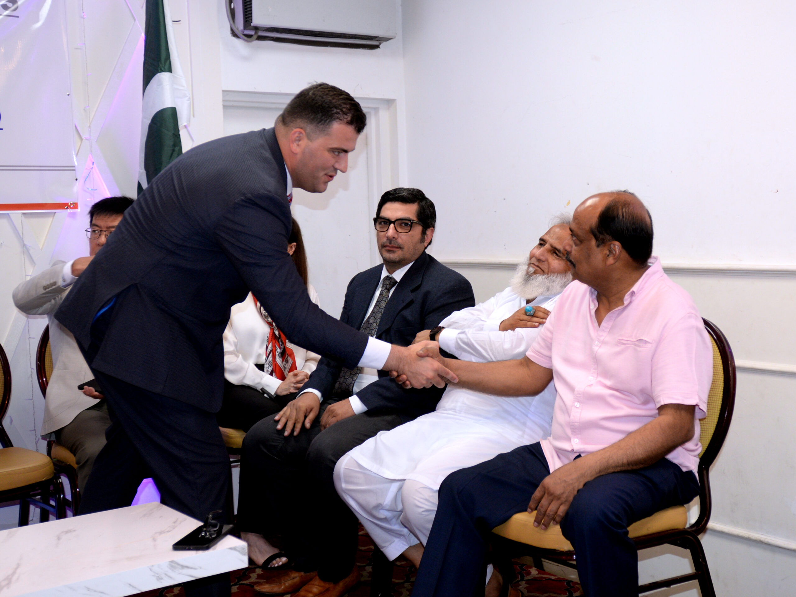 Marko Kepi shaking hands with William Shahzad. Photo by Arthur De Gaeta