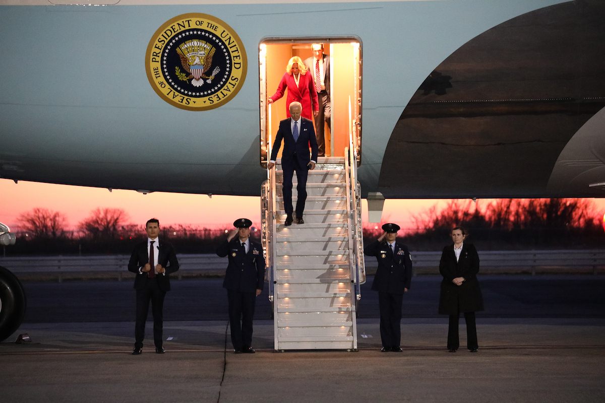 Biden lands at JFK ahead of Staten Island Friendsgiving